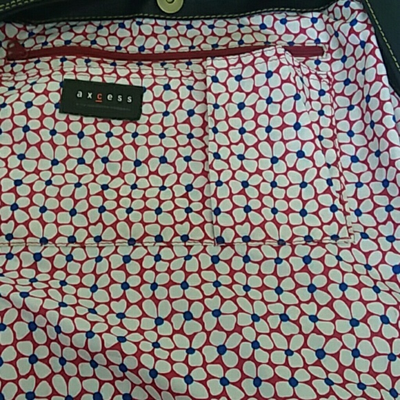 Axcess purse w/5 pockets - Picture 6 of 6